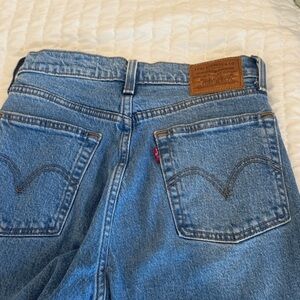 Levi's Classic Blue Jeans with Leather Patch